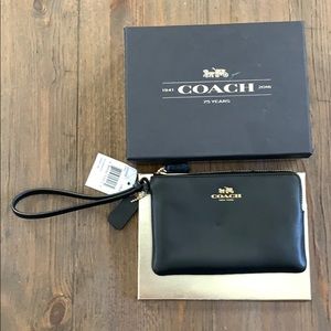 NEW Coach Wristlet 👉🏻a beauty!